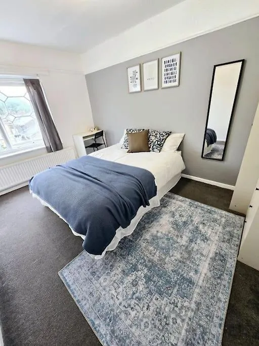 Beautiful Rooms In Prime Location! London