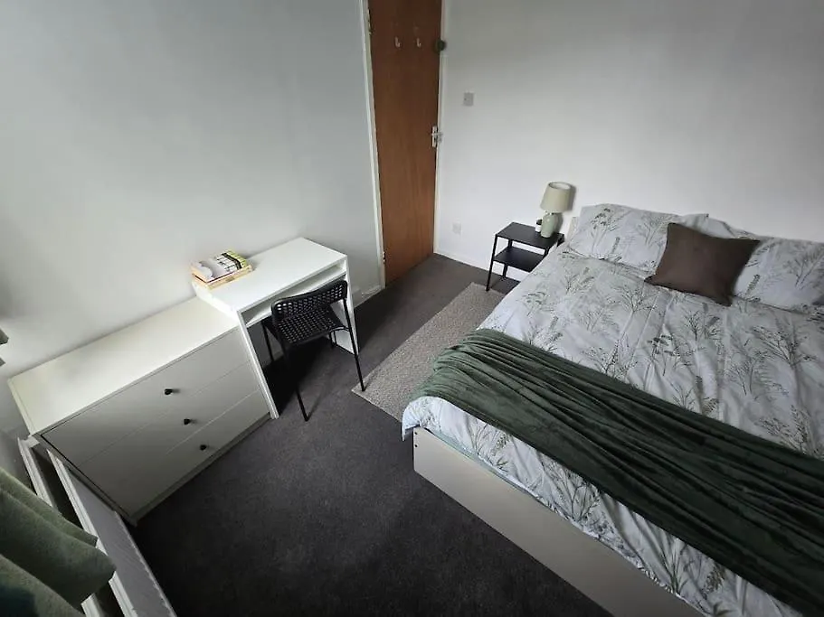 Beautiful Rooms In Prime Location! London